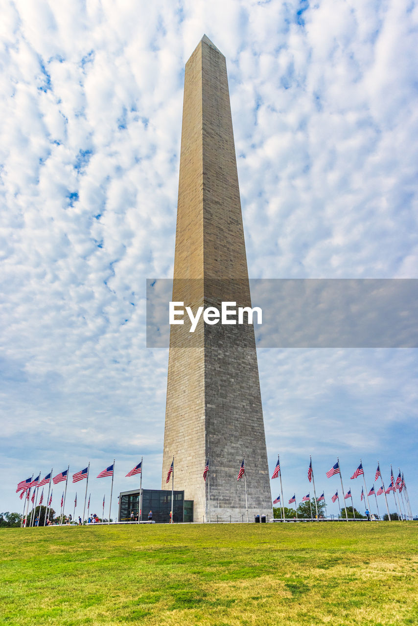 LOW ANGLE VIEW OF MONUMENT AGAINST SKY