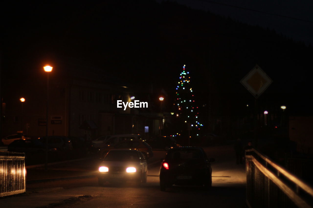 STREET LIGHT ON ROAD AT NIGHT