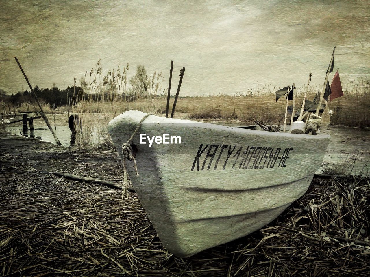 VIEW OF BOATS IN WATER