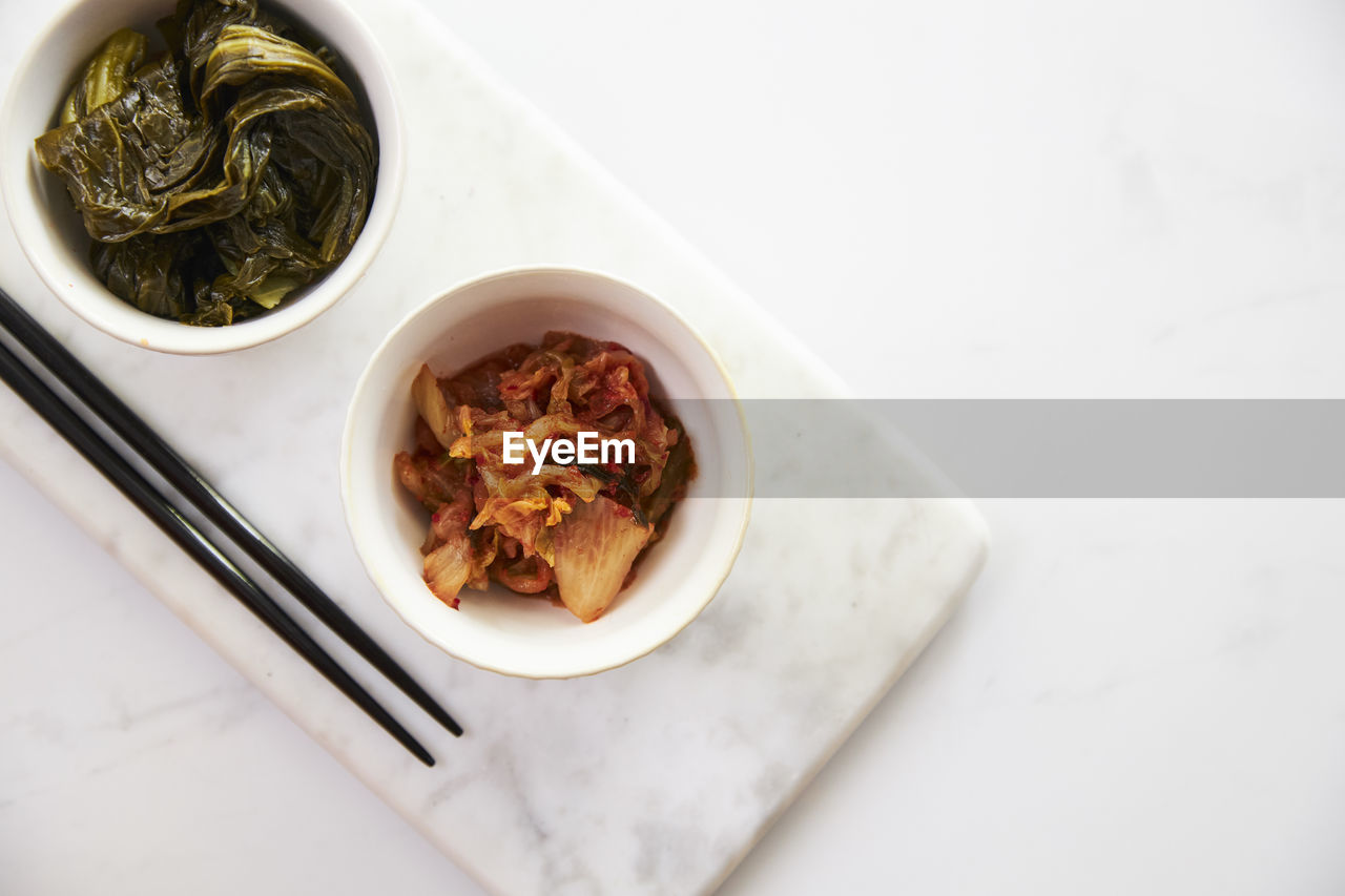 HIGH ANGLE VIEW OF FOOD SERVED ON TABLE