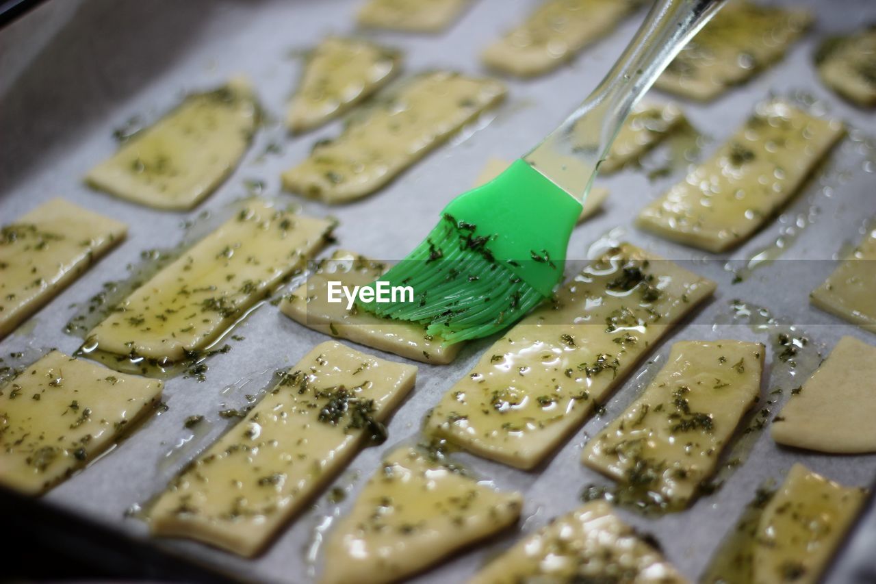 HIGH ANGLE VIEW OF FOOD IN TRAY