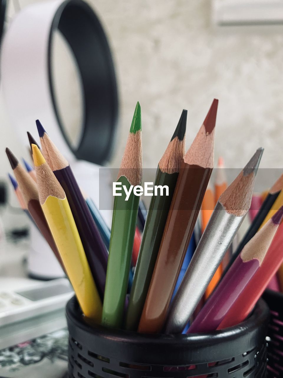 pencil, writing instrument, colored pencil, office supplies, multi colored, indoors, pen, craft, creativity, large group of objects, education, no people, close-up, art and craft equipment, desk organizer, writing, variation, still life, paintbrush, brush, focus on foreground, office, table