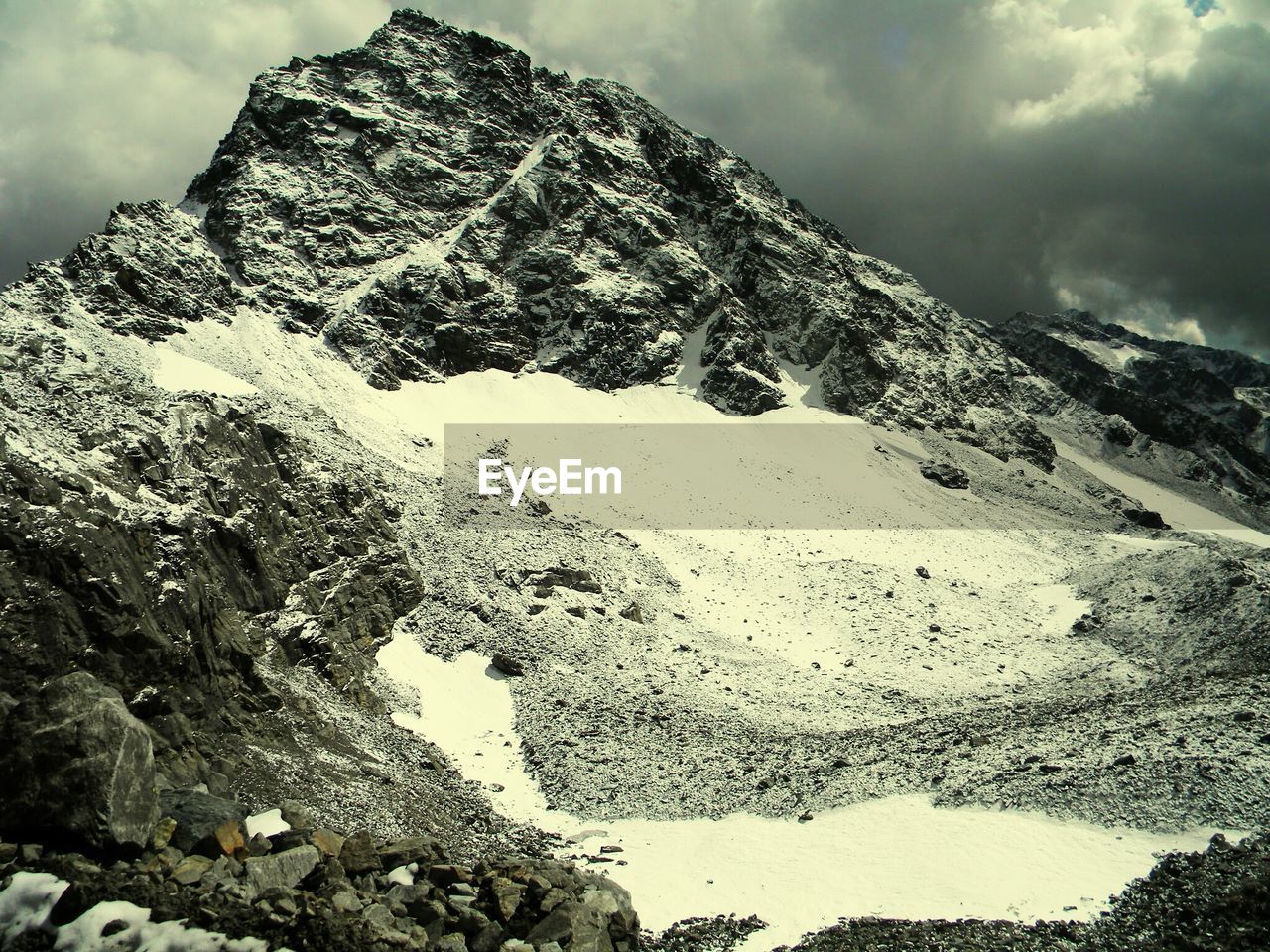 SNOWCAPPED MOUNTAINS AGAINST SKY