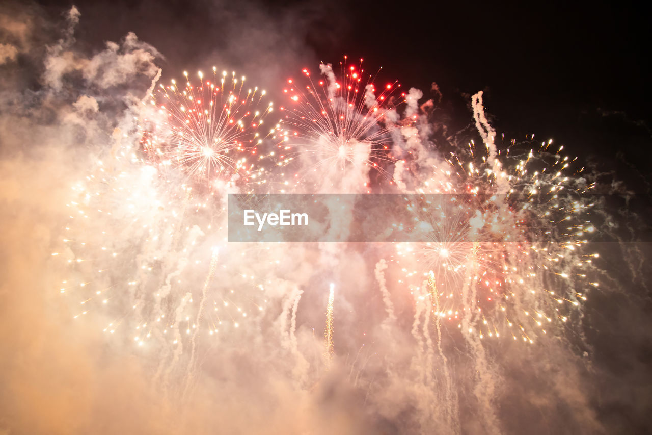 LOW ANGLE VIEW OF FIREWORK DISPLAY AGAINST SKY