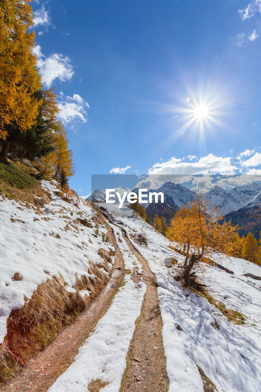 SCENIC VIEW OF SNOWCAPPED MOUNTAINS AGAINST BRIGHT SKY