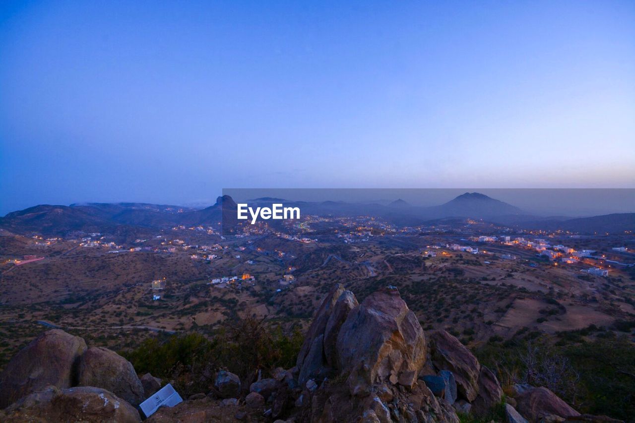 AERIAL VIEW OF CITY AT MOUNTAIN