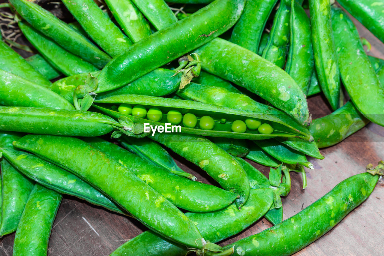 CLOSE-UP OF GREEN CHILI PEPPERS IN MARKET