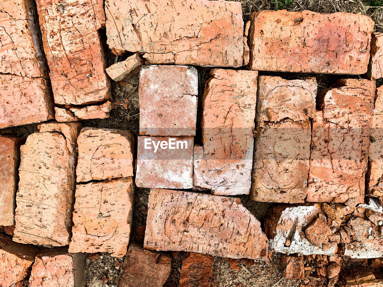 CLOSE-UP OF STONE WALL