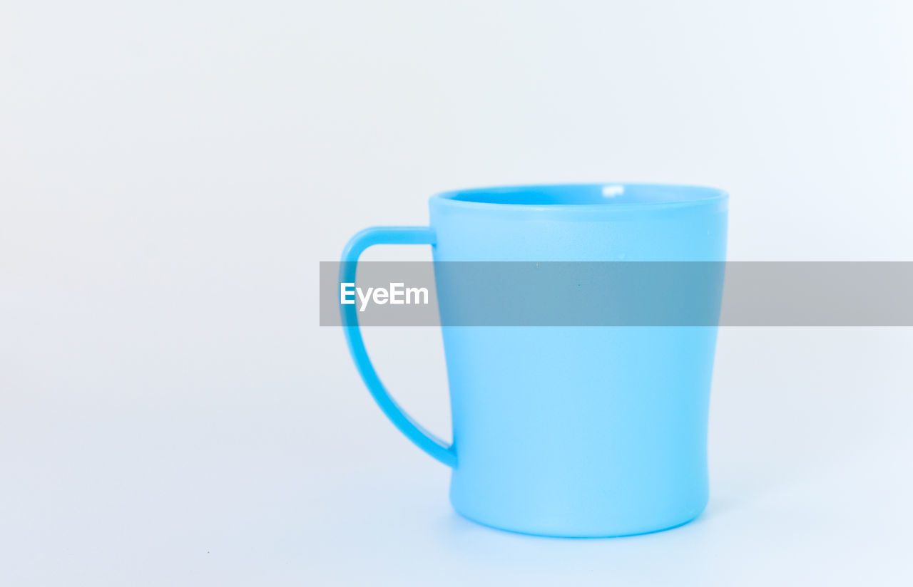 CLOSE-UP OF COFFEE CUP WITH WHITE BACKGROUND