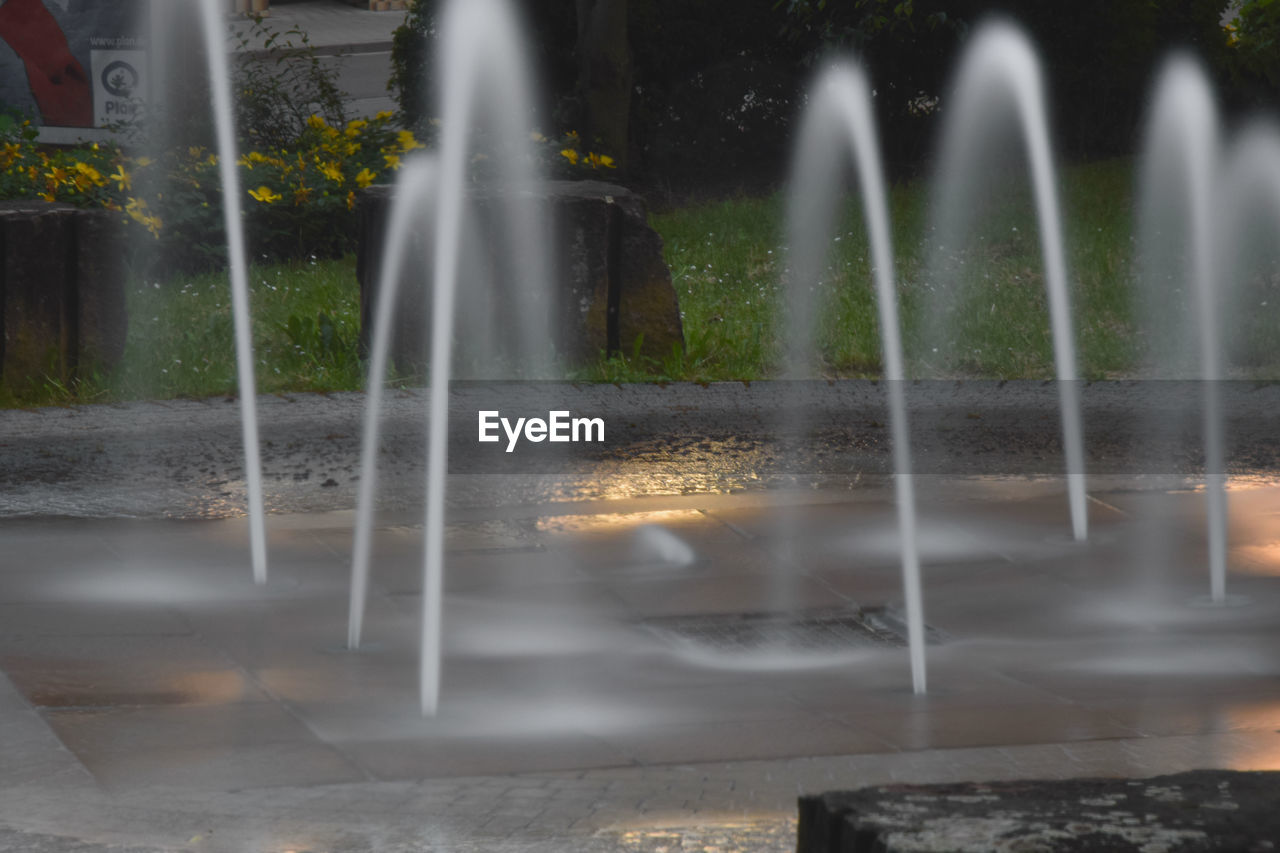 BLURRED MOTION OF WATER SPLASHING