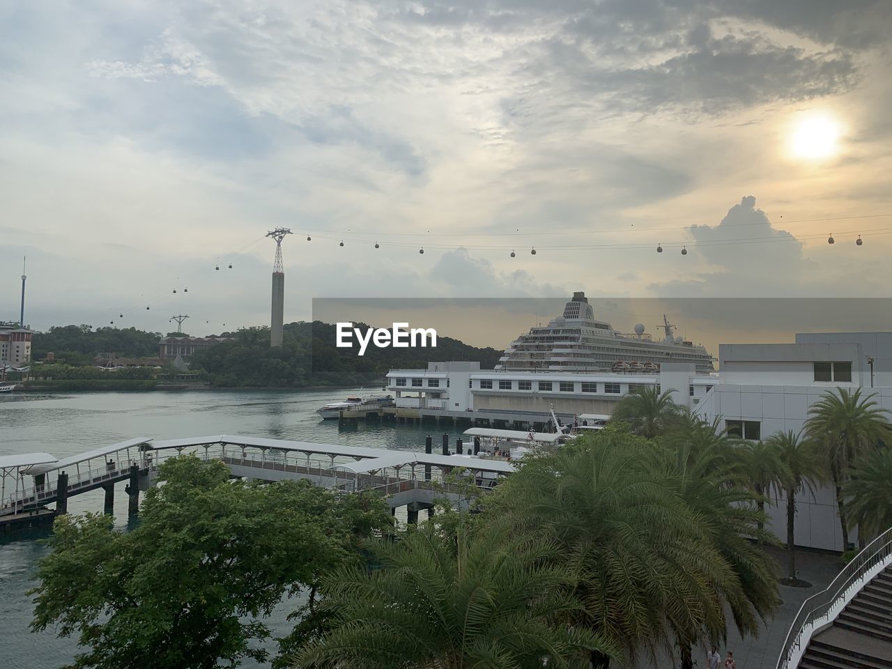 VIEW OF BUILDINGS AGAINST SKY