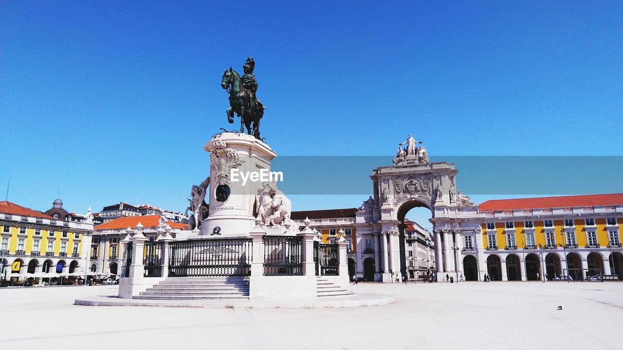 VIEW OF STATUE AGAINST BLUE SKY