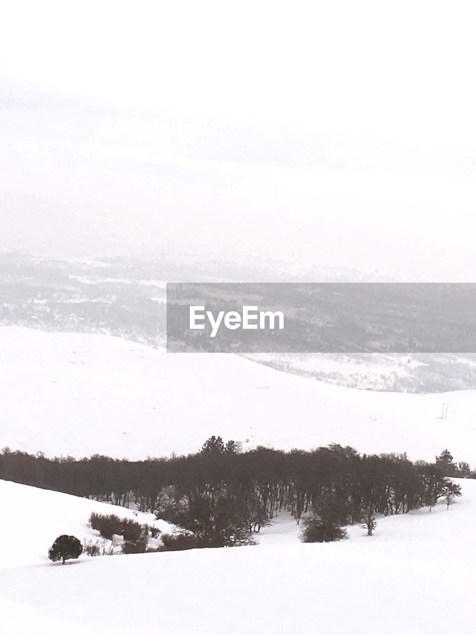 SCENIC VIEW OF SNOWCAPPED LANDSCAPE AGAINST SKY