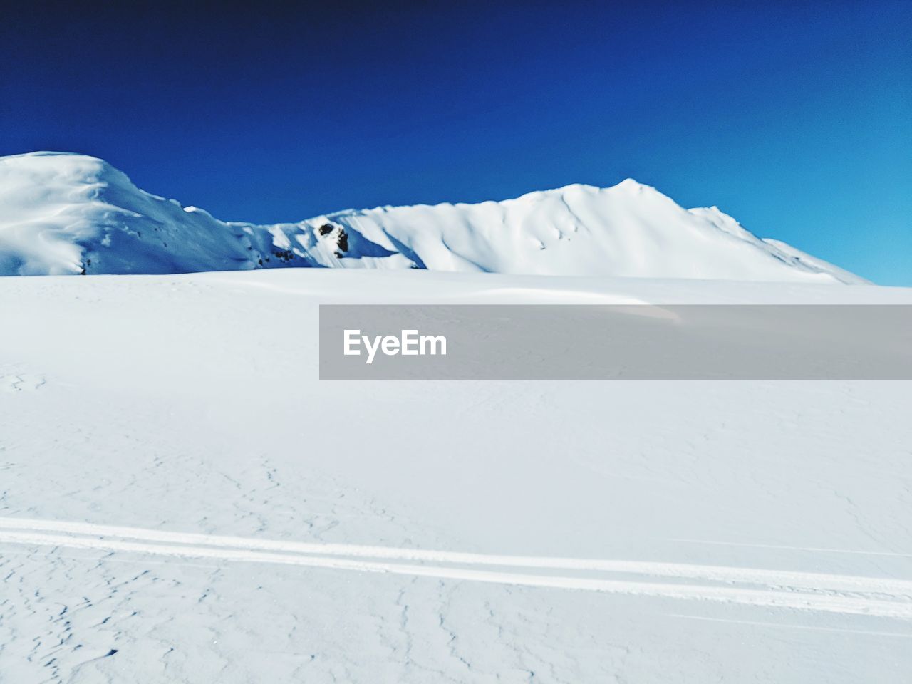 SNOWCAPPED MOUNTAINS AGAINST BLUE SKY