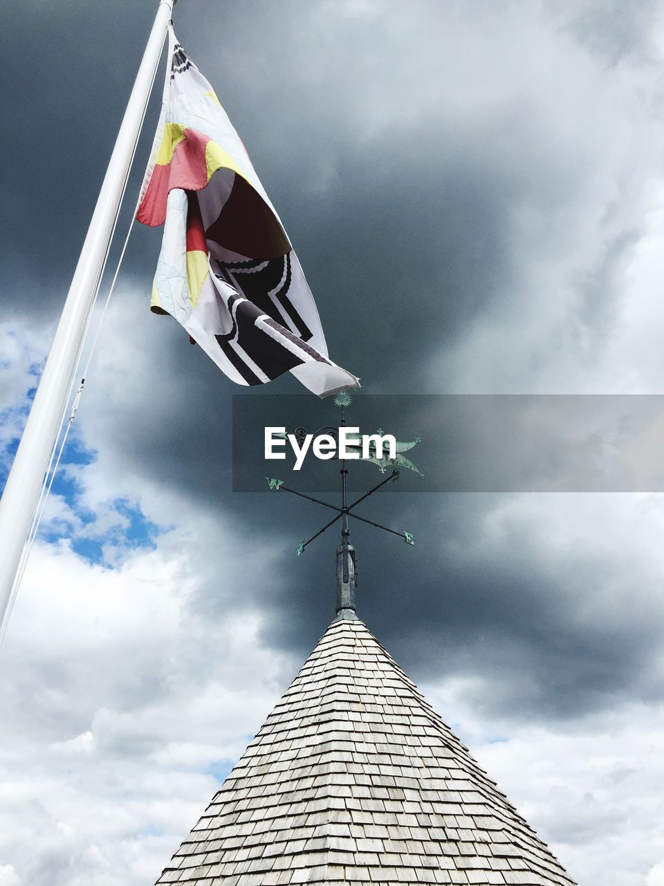 LOW ANGLE VIEW OF FLAG AGAINST CLOUDY SKY