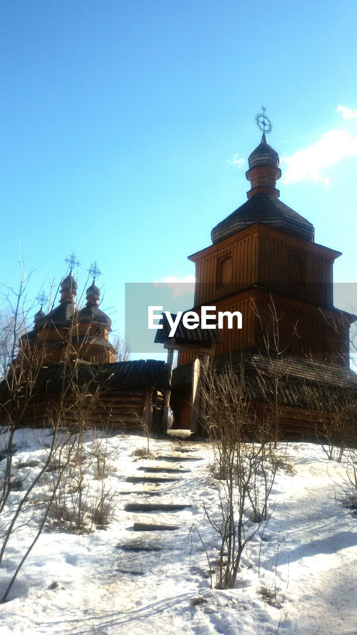 BUILT STRUCTURE AGAINST CLEAR BLUE SKY IN WINTER