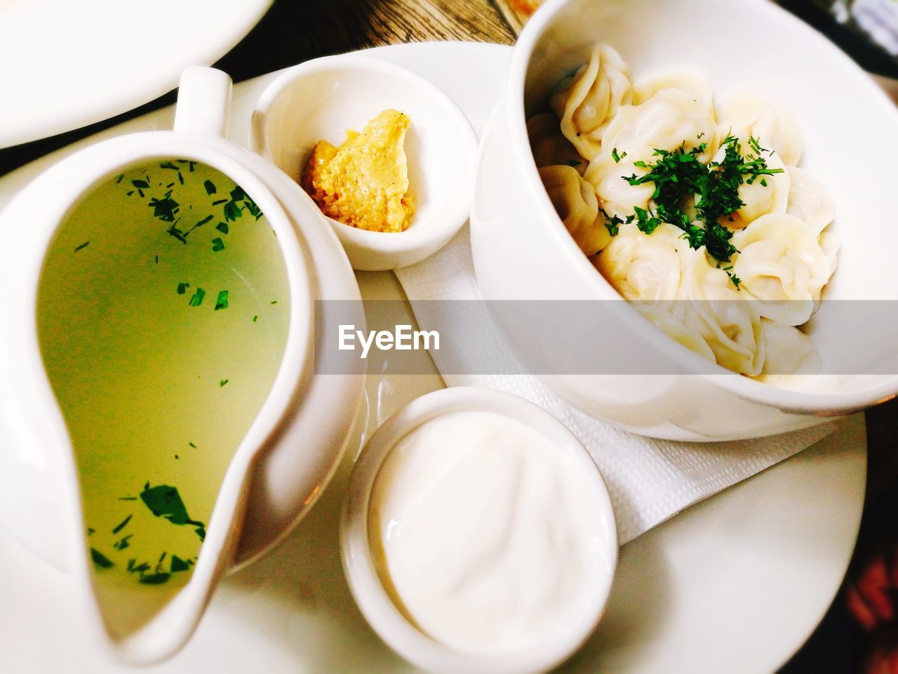 HIGH ANGLE VIEW OF SOUP IN BOWL