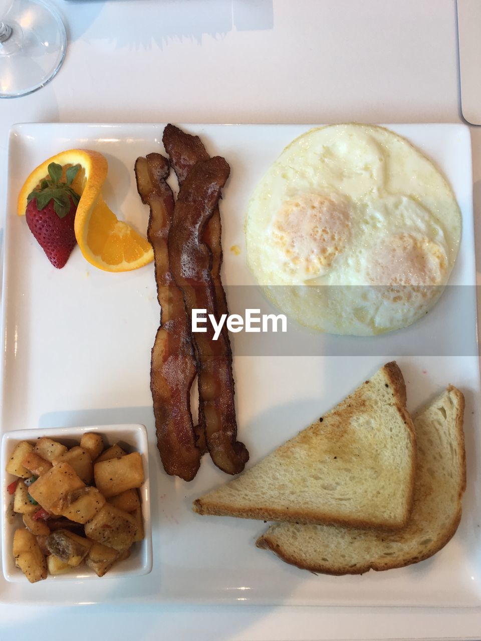 CLOSE-UP OF BREAKFAST IN PLATE