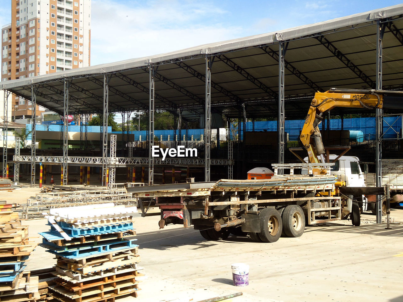 CONSTRUCTION SITE BY BUILDINGS IN CITY