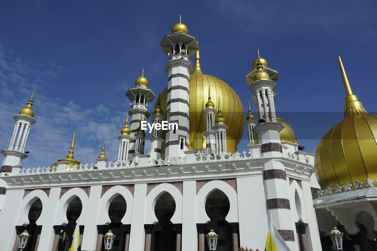 architecture, building exterior, built structure, travel destinations, religion, landmark, belief, dome, travel, place of worship, sky, spirituality, building, city, tourism, nature, gold, history, the past, no people, outdoors, blue, worship, day, arch, low angle view