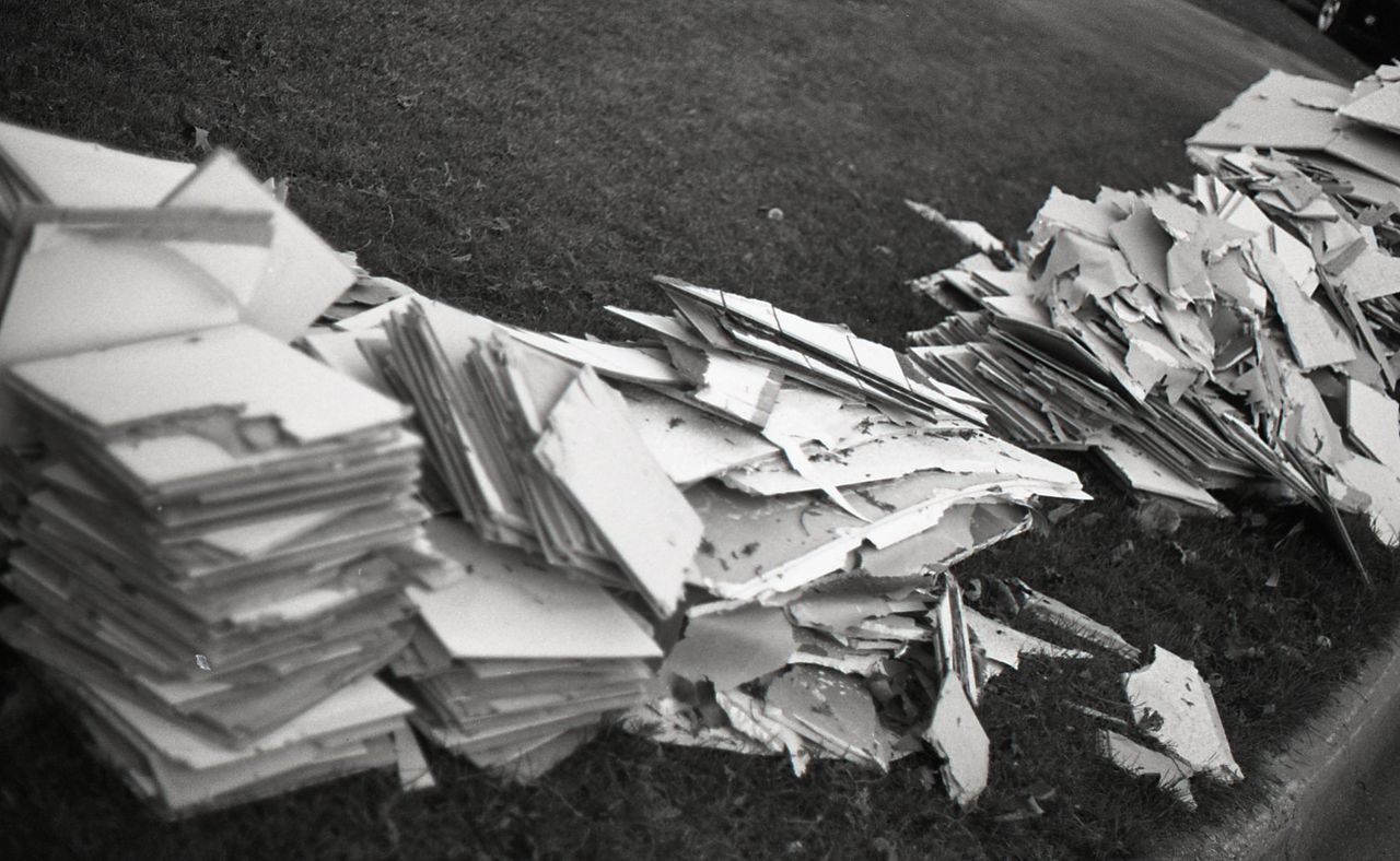 CLOSE-UP OF PAPER STACK