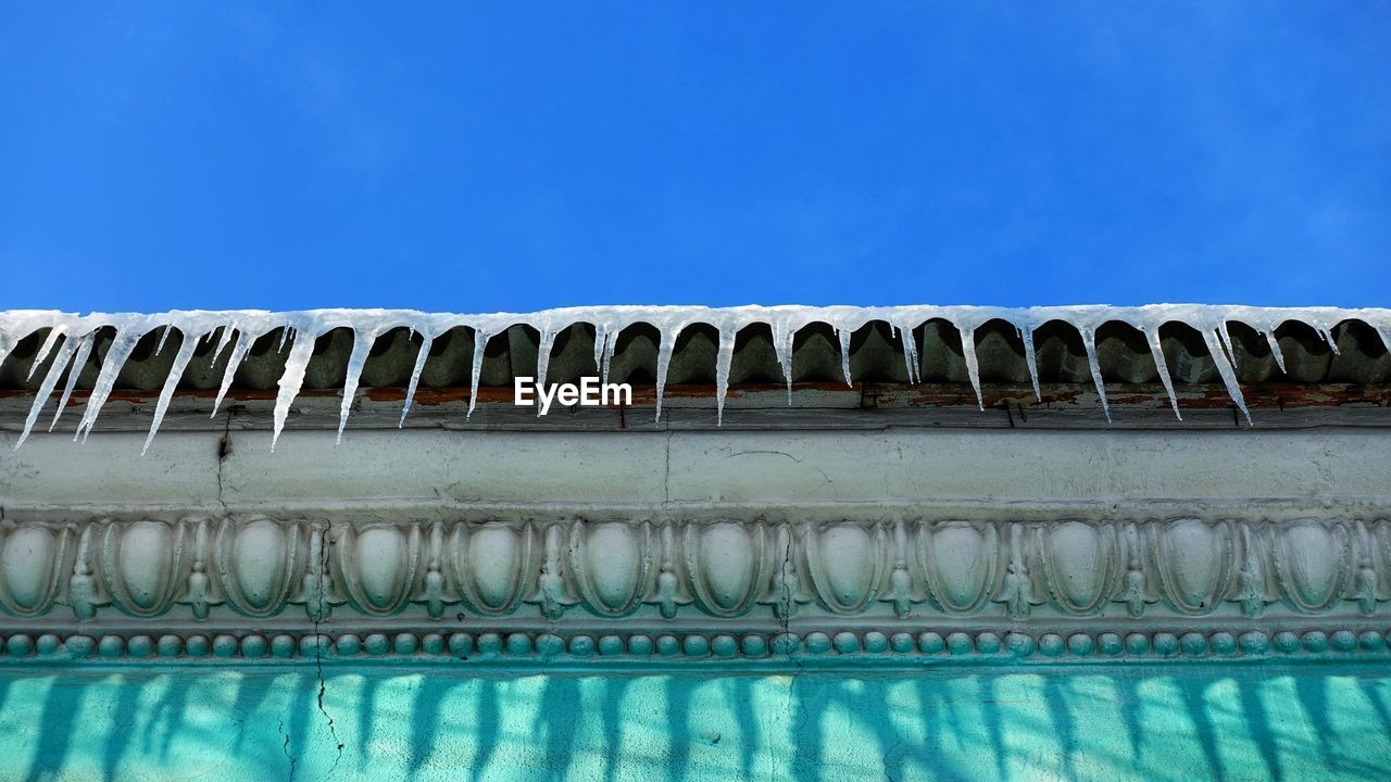 LOW ANGLE VIEW OF SWIMMING POOL AGAINST CLEAR SKY