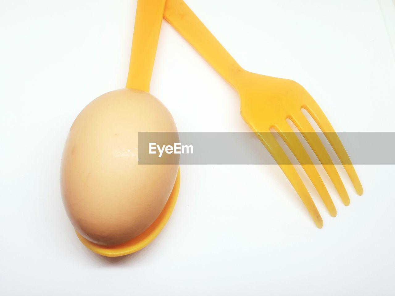 HIGH ANGLE VIEW OF EGGS IN CONTAINER