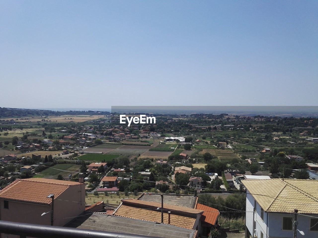 HIGH ANGLE VIEW OF TOWN AGAINST SKY