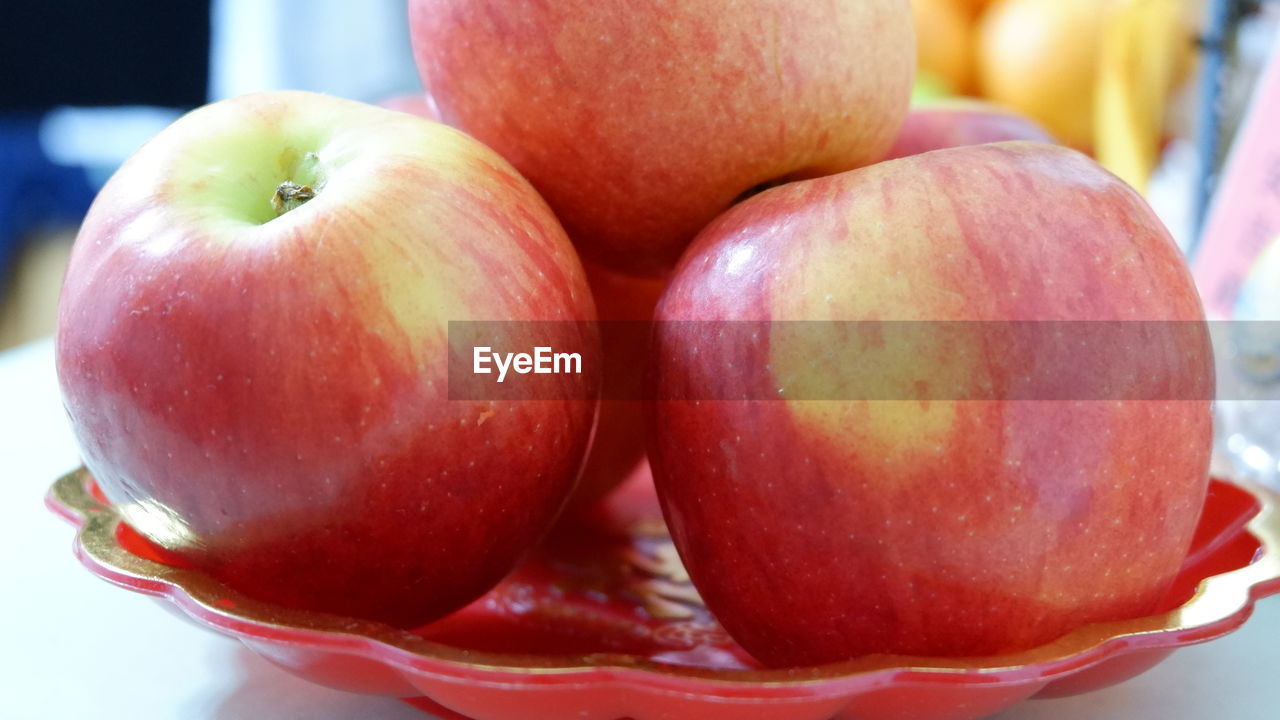 food and drink, food, healthy eating, freshness, fruit, apple, wellbeing, red, produce, close-up, plant, apple - fruit, no people, group of objects, nectarine, ripe, focus on foreground, indoors, still life, organic, juicy