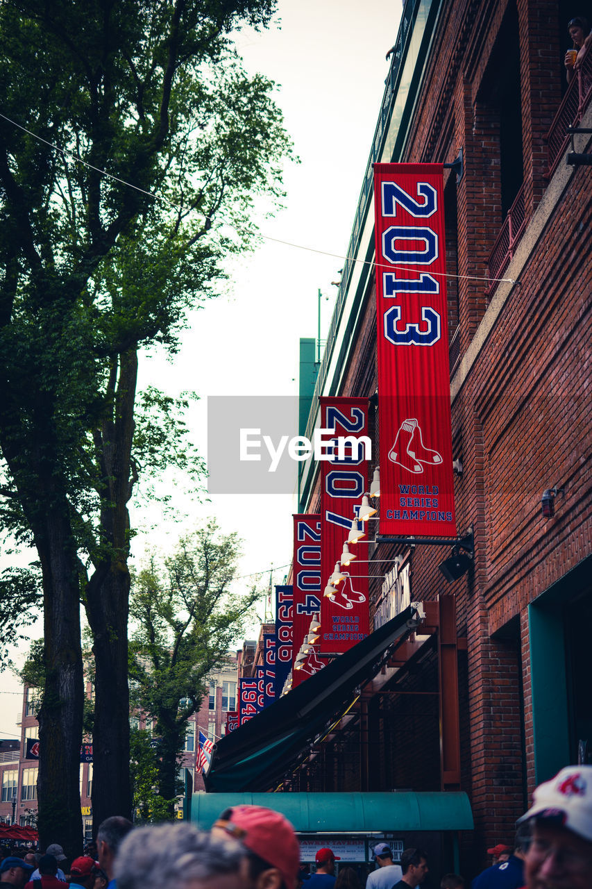 LOW ANGLE VIEW OF RED INFORMATION SIGN IN CITY