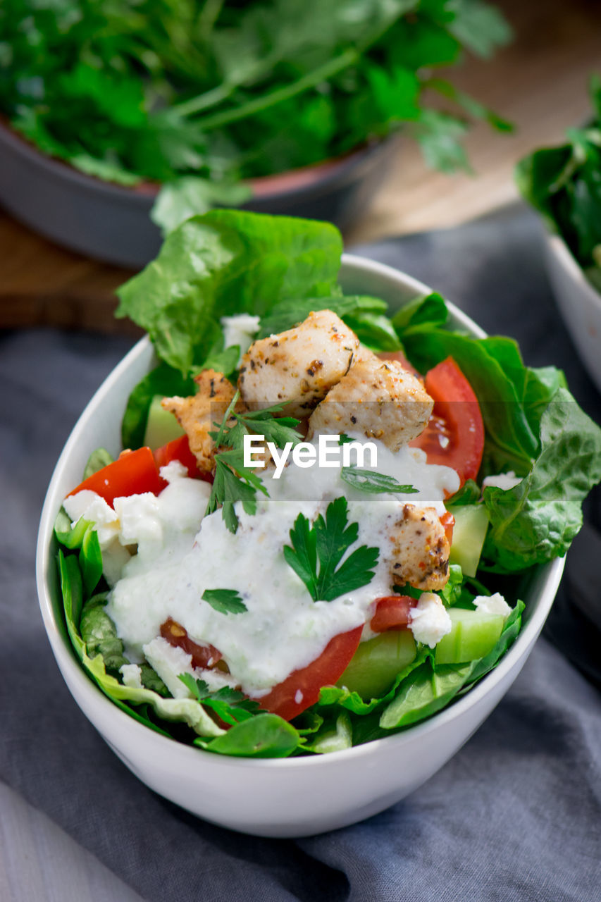 CLOSE-UP OF SALAD IN BOWL