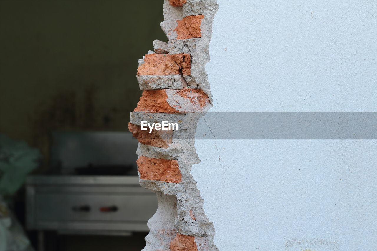 CLOSE-UP OF STONE WALL