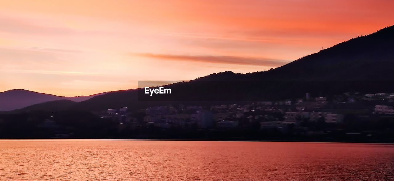 SCENIC VIEW OF SILHOUETTE MOUNTAINS AGAINST SKY DURING SUNSET