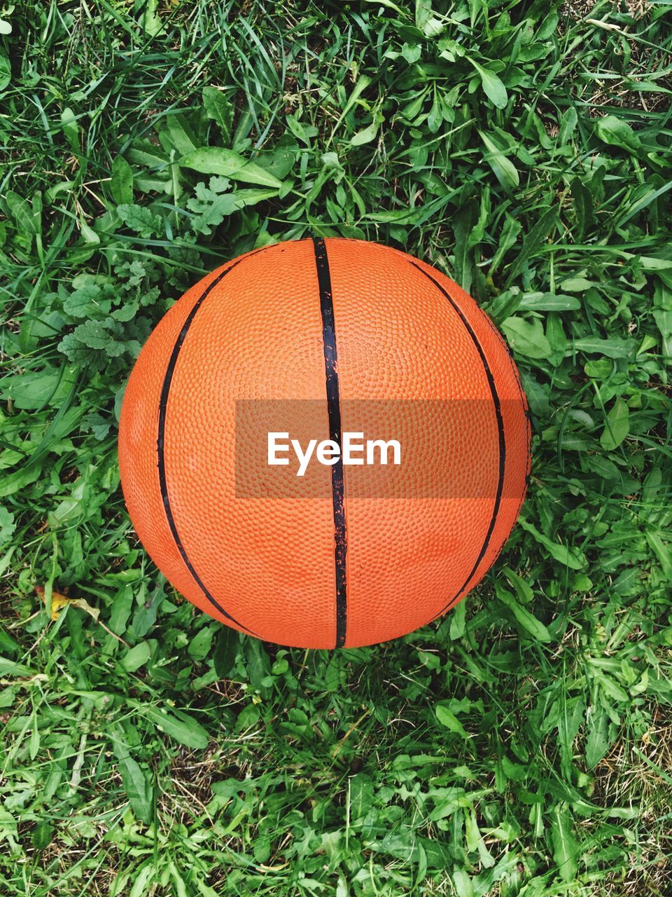 HIGH ANGLE VIEW OF BASKETBALL COURT