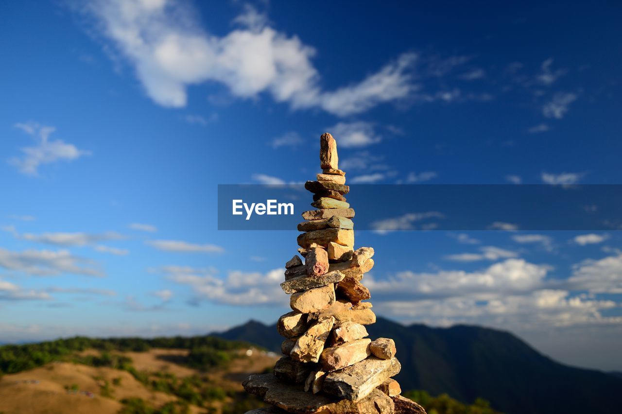 STATUE OF STACK OF STONE AGAINST SKY