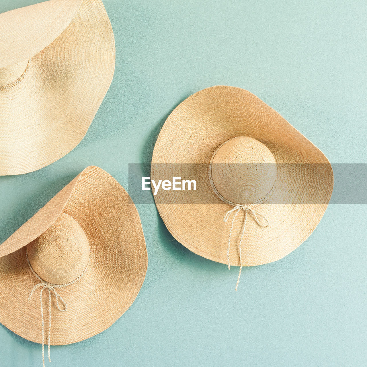 HIGH ANGLE VIEW OF HAT ON WOOD