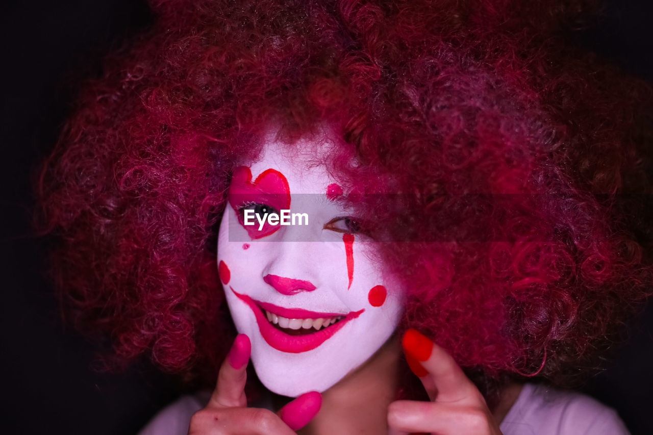 CLOSE-UP PORTRAIT OF YOUNG WOMAN WITH RED FACE