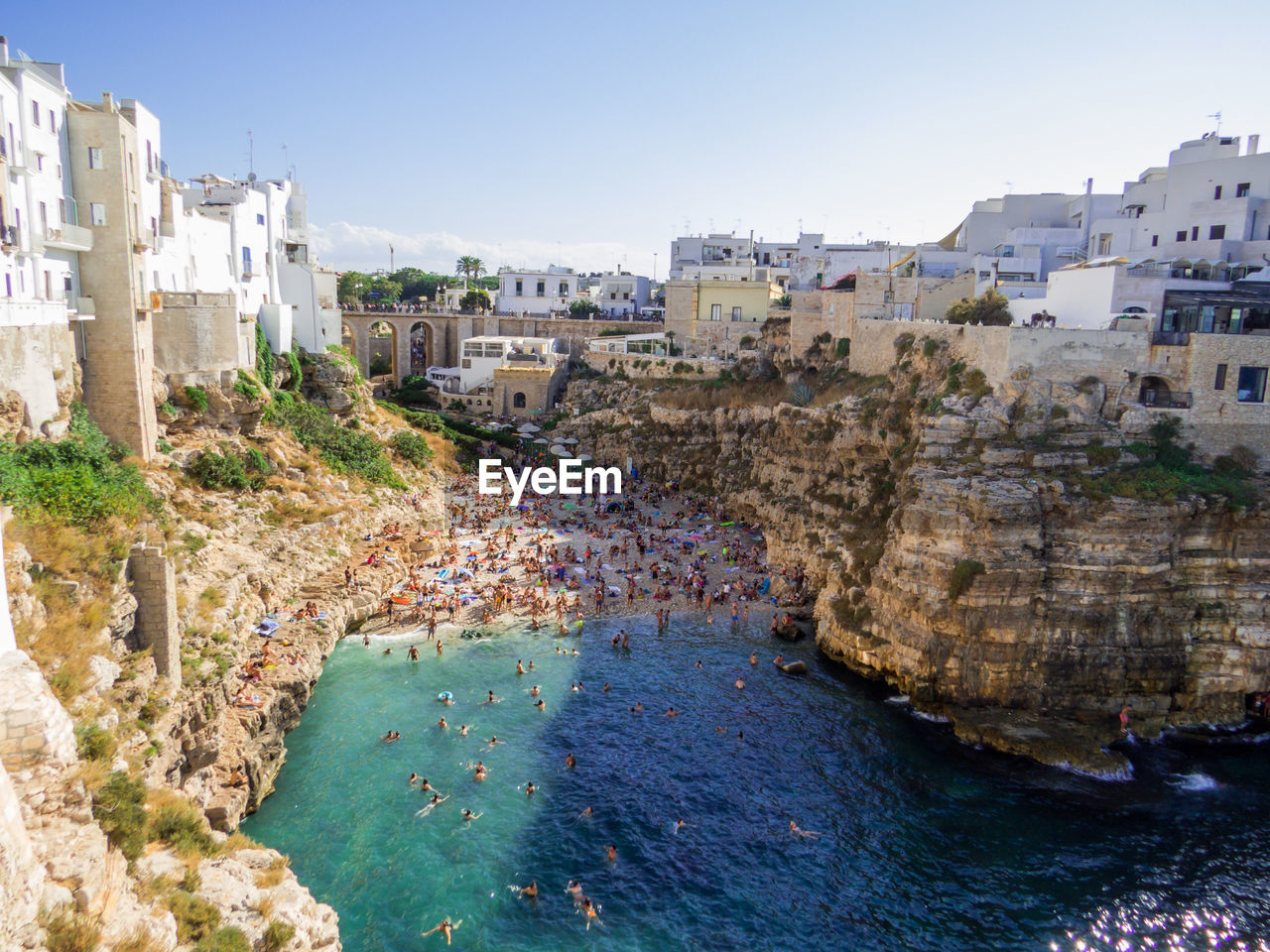 HIGH ANGLE VIEW OF BUILDINGS BY SEA