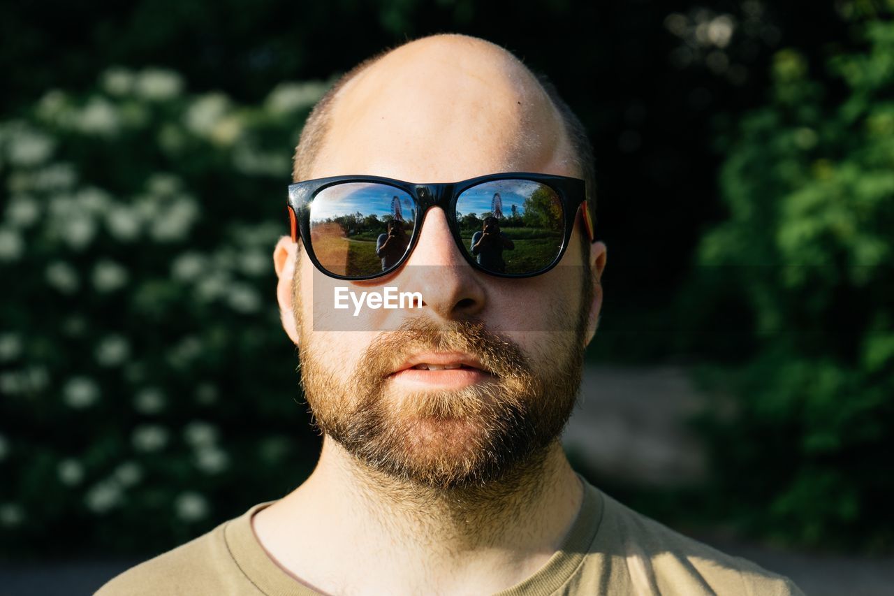 Close-up portrait of mid adult man wearing sunglasses