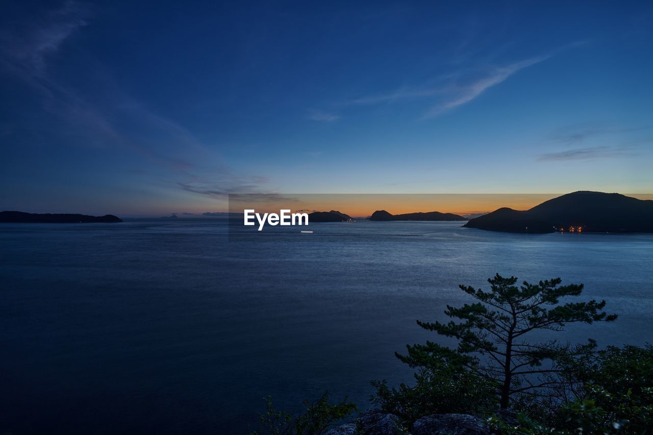 SCENIC VIEW OF SEA AGAINST SUNSET SKY