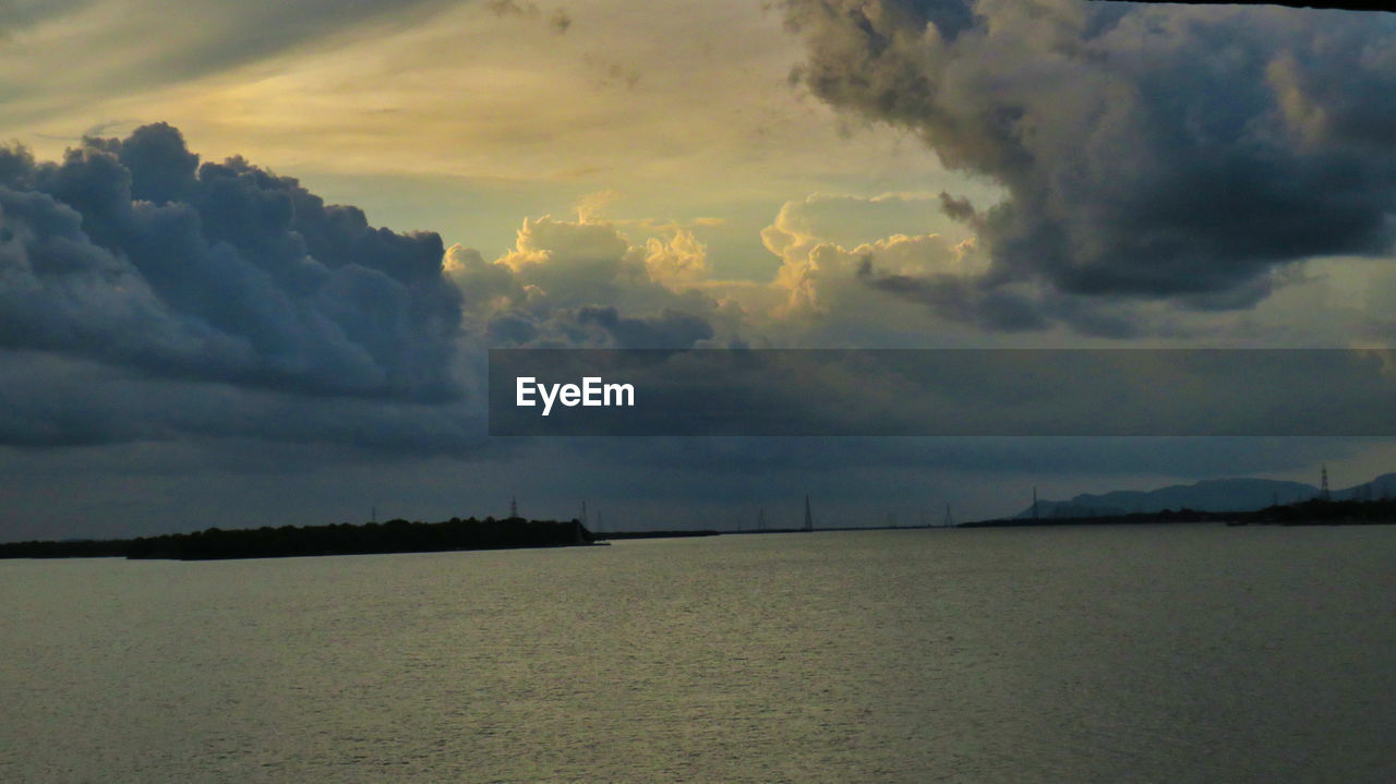 SCENIC VIEW OF DRAMATIC SKY OVER SEA DURING SUNSET