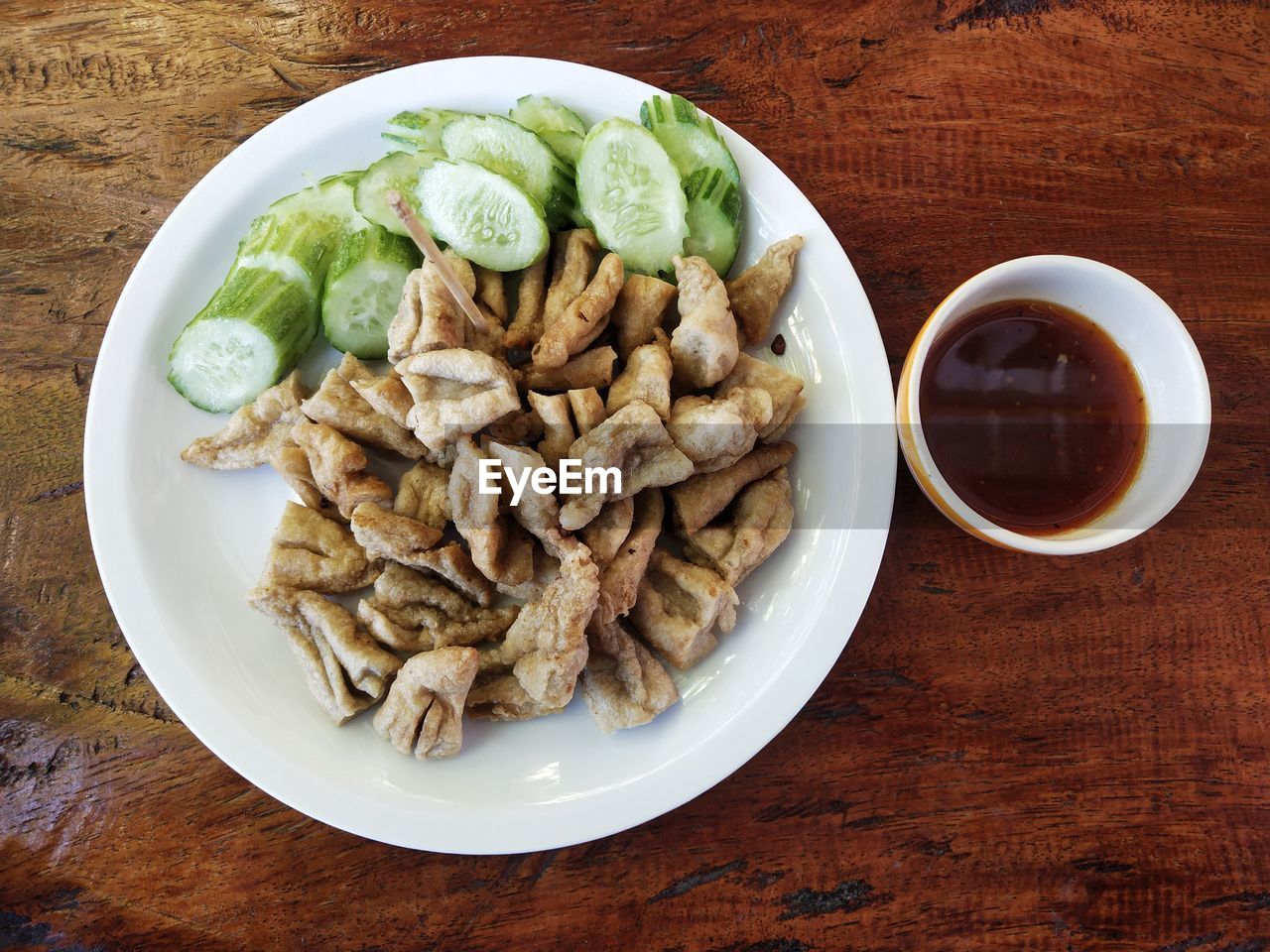 HIGH ANGLE VIEW OF FOOD SERVED ON TABLE