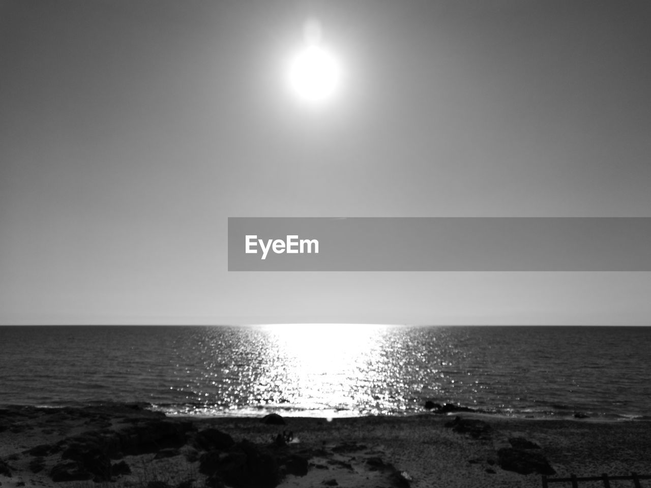 SCENIC VIEW OF SEA AGAINST CLEAR SKY AT SUNSET