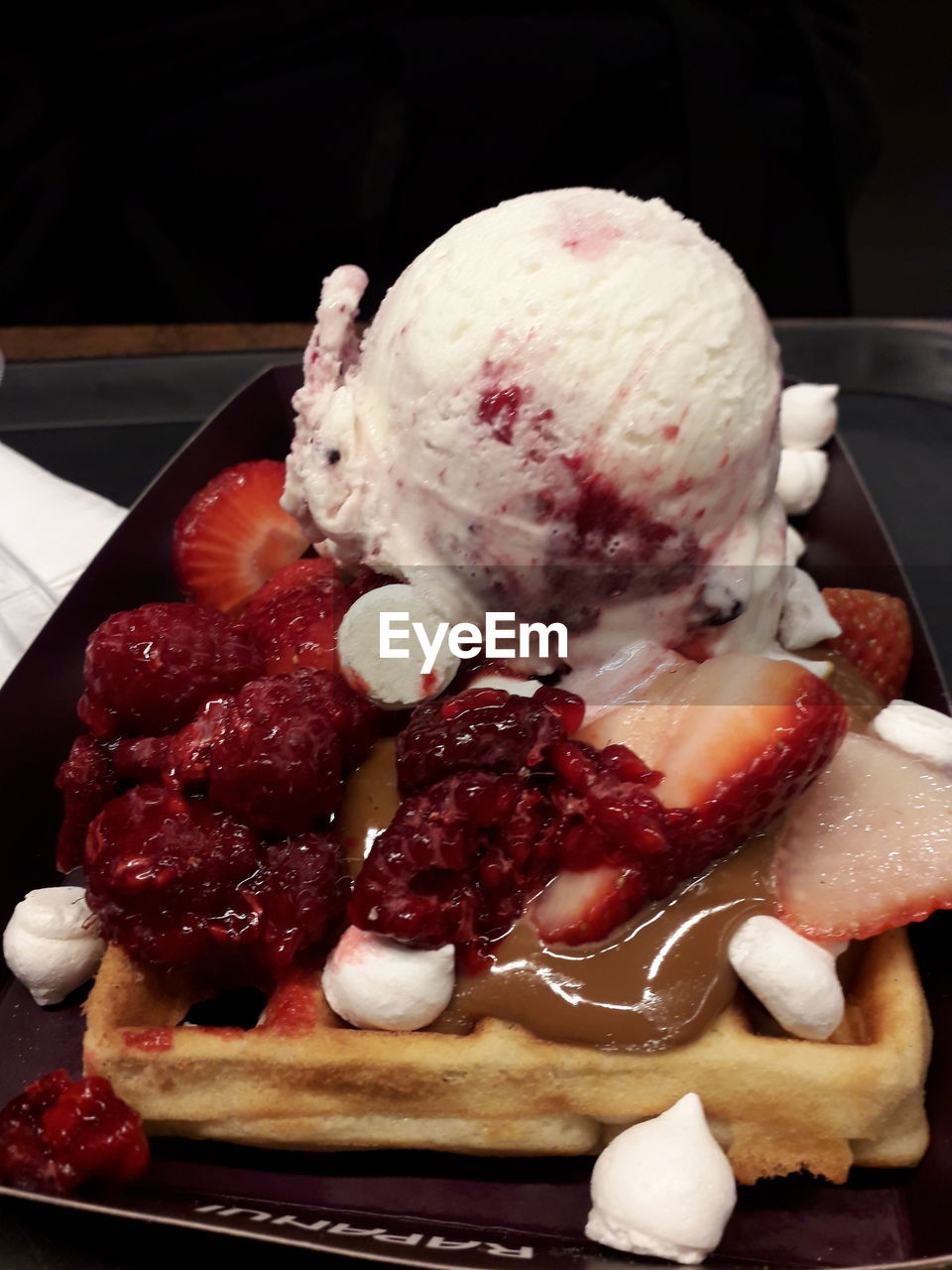 CLOSE-UP OF ICE CREAM WITH STRAWBERRIES AND FROZEN GLASS