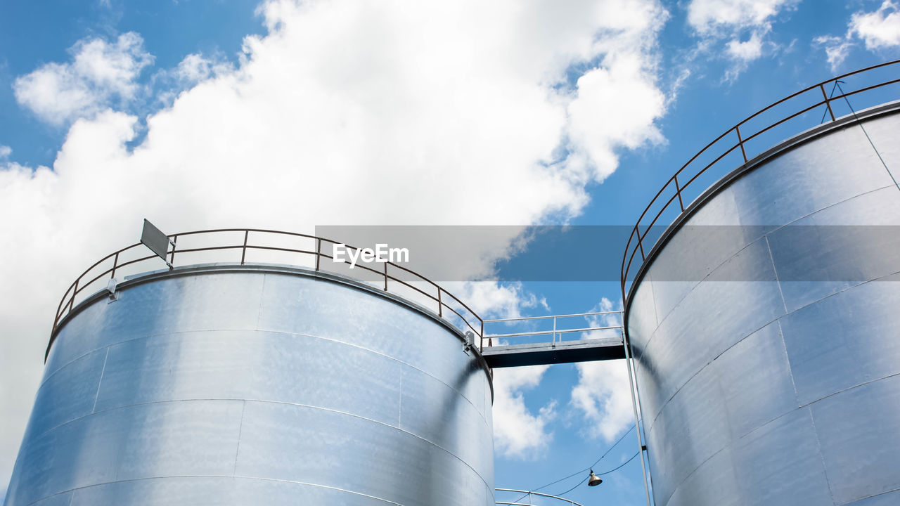 LOW ANGLE VIEW OF INDUSTRIAL BUILDING AGAINST SKY