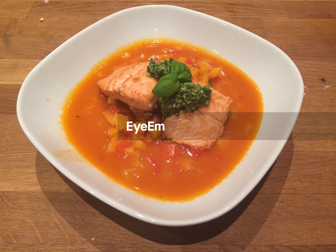 HIGH ANGLE VIEW OF SOUP SERVED ON TABLE