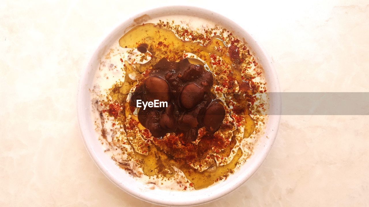 HIGH ANGLE VIEW OF BREAKFAST IN BOWL