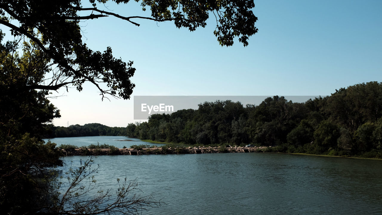 SCENIC VIEW OF LAKE AND TREES AGAINST SKY