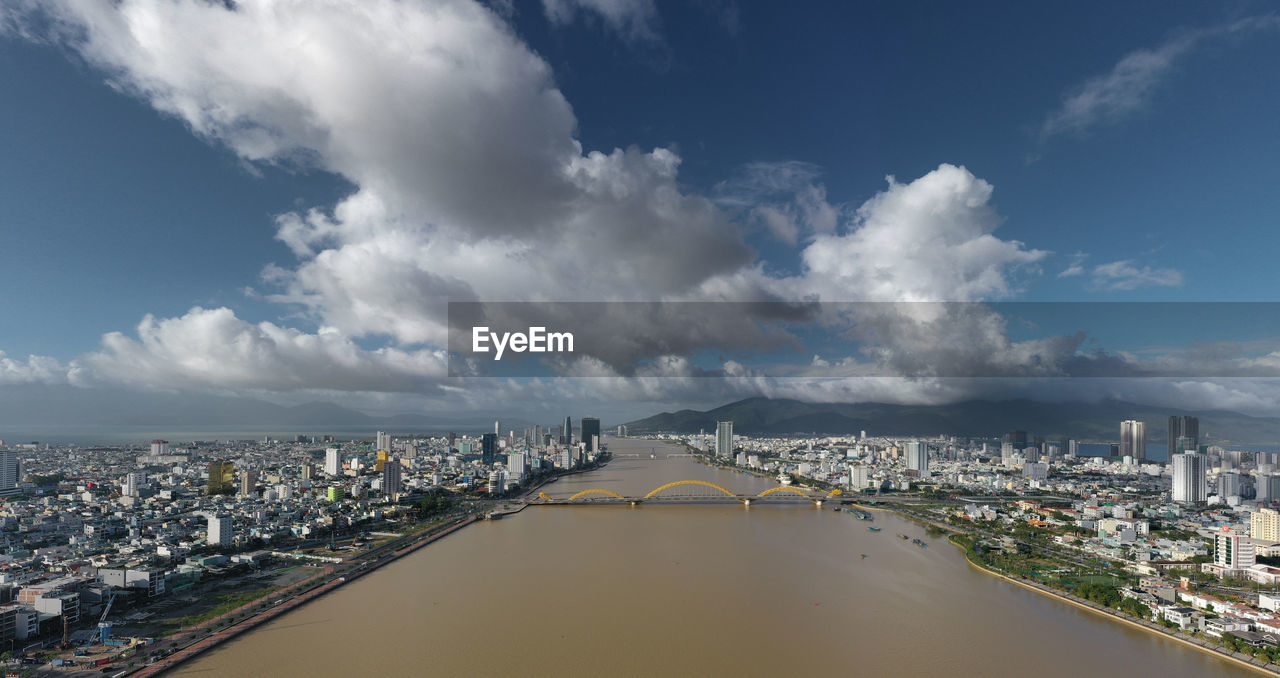 PANORAMIC SHOT OF SEA AND BUILDINGS AGAINST SKY