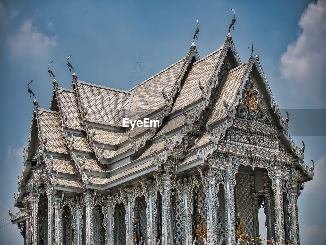 Photos of wat don yai at pathum thani thailand.